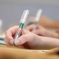 Estudiantes en clase CEF.-