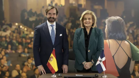 Arturo de las Heras y Fátima Báñez.