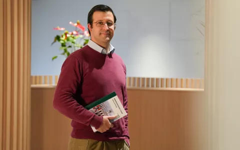 El autor de la 9ª edición de 'Administración Local. Casos prácticos', Alberto Bravo Queipo de Llano (secretario de Administración Local, categoría Superior).