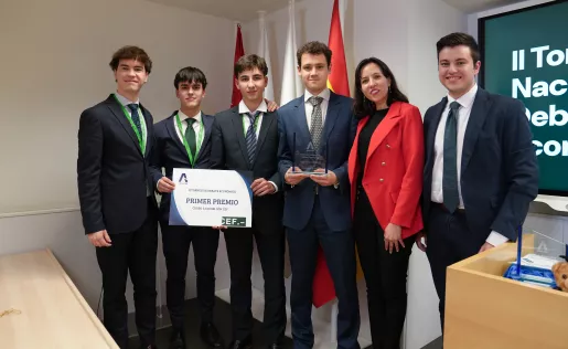 El equipo ganador del II Torneo de Debate Económico, AD Índalo.