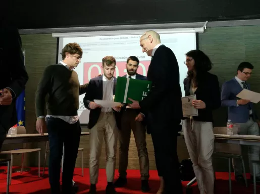 José Antonio Sánchez, en el momento de entrega de las becas   José Antonio Sánchez, en el momento de entrega de las becas