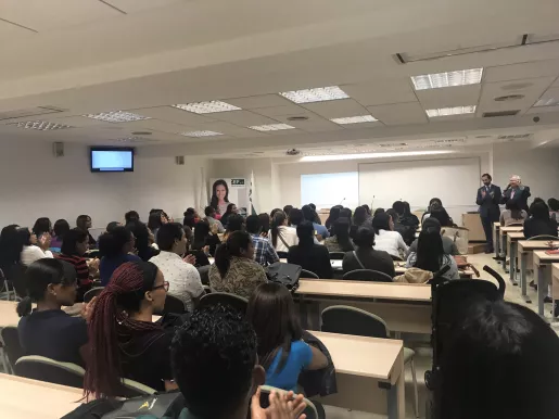Recibimiento a los estudiantes dominicanos (Redacción y Fotografías: UDIMA Media) Recibimiento a los estudiantes dominicanos (Redacción y Fotografías: UDIMA Media)