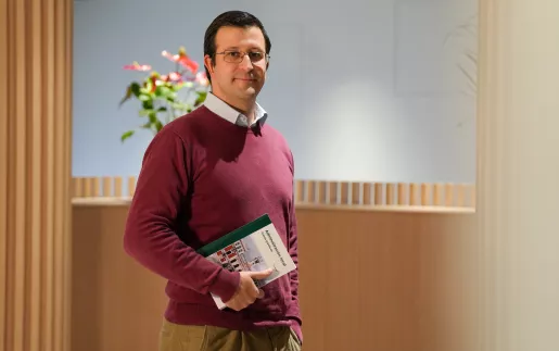 El autor de la 9ª edición de 'Administración Local. Casos prácticos', Alberto Bravo Queipo de Llano (secretario de Administración Local, categoría Superior).