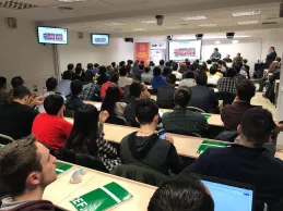 La sala B1 del Centro de Estudios Financieros, llena para la jornada de Seguridad y Tecnología. La sala B1 del Centro de Estudios Financieros, llena para la jornada de Seguridad y Tecnología.