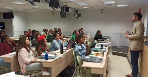 Santiago Hernández, jefe de estudios de Marketing del CEF.-, da la bienvenida a los alumnos. Santiago Hernández, jefe de estudios de Marketing del CEF.-, da la bienvenida a los alumnos.