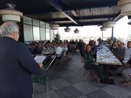 Momentos durante el almuerzo y entrega de diplomas a los munícipes dominicanos. Momentos durante el almuerzo y entrega de diplomas a los munícipes dominicanos.
