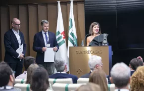 Alberto Vaquero, M. Ángel Vázquez y María Bastida en el XXXIV Premio Estudios Financieros. Alberto Vaquero, M. Ángel Vázquez y María Bastida en el XXXIV Premio Estudios Financieros.