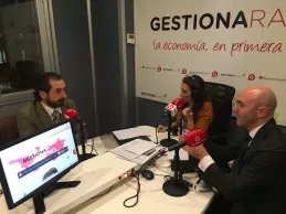 De izquierda a derecha, Arturo de Las Heras, Marta Docampo y Joaquín Danvila, en Gestiona Radio. De izquierda a derecha, Arturo de Las Heras, Marta Docampo y Joaquín Danvila, en Gestiona Radio.