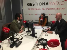 De izquierda a derecha, Arturo de Las Heras, Marta Docampo y Joaquín Danvila, en Gestiona Radio. De izquierda a derecha, Arturo de Las Heras, Marta Docampo y Joaquín Danvila, en Gestiona Radio.