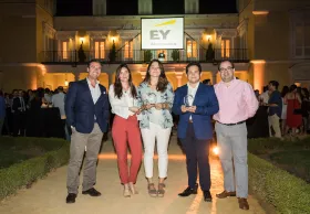 Foto de familia de la ganadora y los finalistas (Redacción: María Guijarro/Ramón Oliver) Foto de familia de la ganadora y los finalistas (Redacción: María Guijarro/Ramón Oliver)