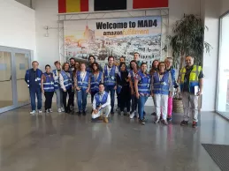 José Luis Carbonero junto con los estudiantes del CEF.- en las instalaciones de Amazon. José Luis Carbonero junto con los estudiantes del CEF.- en las instalaciones de Amazon.