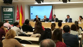 Expertos durante la mesa redonda sobre el Brexit, en la sede del Grupo CEF.- UDIMA. Expertos durante la mesa redonda sobre el Brexit, en la sede del Grupo CEF.- UDIMA.
