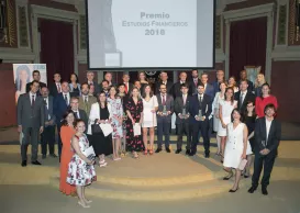 Foto de familia de los premiados (Redacción: María Guijarro/Reportaje fotográfico: Julia Robles) Foto de familia de los premiados (Redacción: María Guijarro/Reportaje fotográfico: Julia Robles)