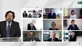 Imagen de la conexión en directo de los jefes de estudios durante la Graduación. Imagen de la conexión en directo de los jefes de estudios durante la Graduación.