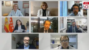 Imagen de los ponentes y autoridades durante la última mesa redonda. Imagen de los ponentes y autoridades durante la última mesa redonda.