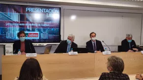 Arancha de las Heras, Santiago Durán, Enrique Rubio y Emilio Álvarez en el acto de presentación. Arancha de las Heras, Santiago Durán, Enrique Rubio y Emilio Álvarez en el acto de presentación.