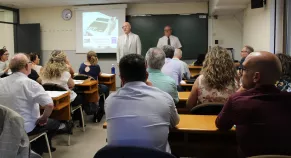 El ponente José Luis Giral y Tricas, presentado por el director de CEF.- UDIMA Barcelona, Enrique Cañizares