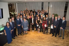 Foto de familia de los presidentes del Grupo CEF.- UDIMA con los premiados y el jurado. Foto de familia de los presidentes del Grupo CEF.- UDIMA con los premiados y el jurado.