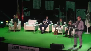Intervención del padrino de la promoción, Fernando Salazar, durante el acto. Intervención del padrino de la promoción, Fernando Salazar, durante el acto.