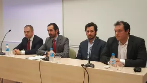 De izquierda a derecha, Raúl Hermández, Arturo de las Heras, Tristán Elósegui y Pedro Bermejo. (Redacción y fotografias: Luis Miguel Belda) De izquierda a derecha, Raúl Hermández, Arturo de las Heras, Tristán Elósegui y Pedro Bermejo. (Redacción y fotografias: Luis Miguel Belda)