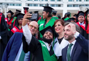 selfie graduación en Santo Domingo